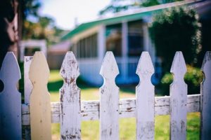 How to Avoid Neighbor Disputes Regarding Property Lines When Installing Fencing